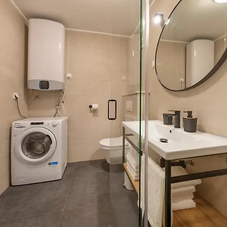 Fani With Free Private Parking Apartment *