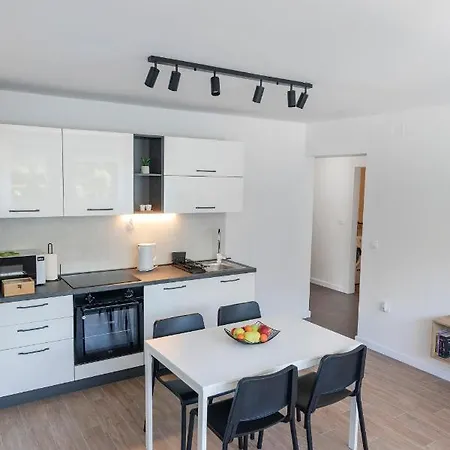 Fani With Free Private Parking