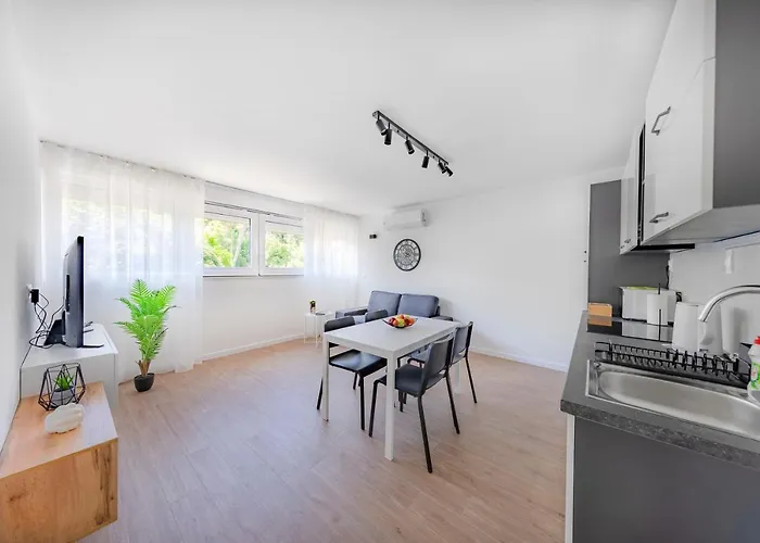 Fani With Free Private Parking Apartamento