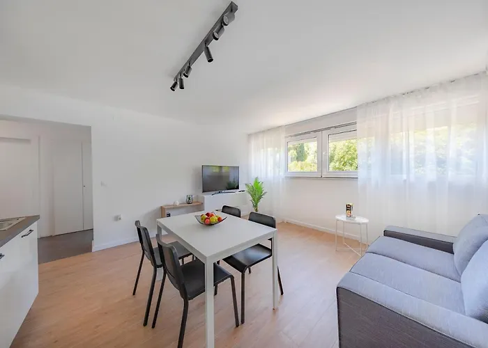 Fani With Free Private Parking