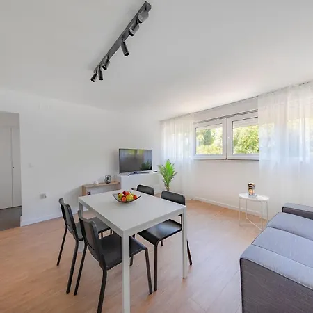 Fani With Free Private Parking